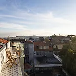 Apartment New 3br W Rooftop & Balcony Views By Lovelystay