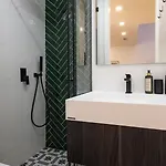 New 3br W Rooftop & Balcony Views By Lovelystay *