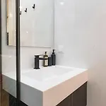 New 3br W Rooftop & Balcony Views By Lovelystay Apartment Porto