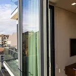 New 3br W Rooftop & Balcony Views By Lovelystay *