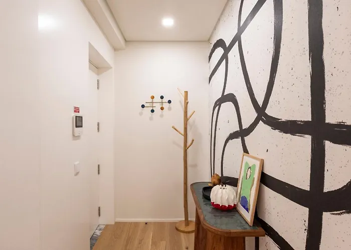 New 3br W Rooftop & Balcony Views By Lovelystay Appartamento Oporto