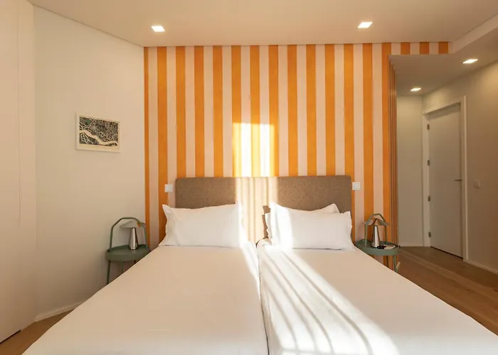 New 3br W Rooftop & Balcony Views By Lovelystay *