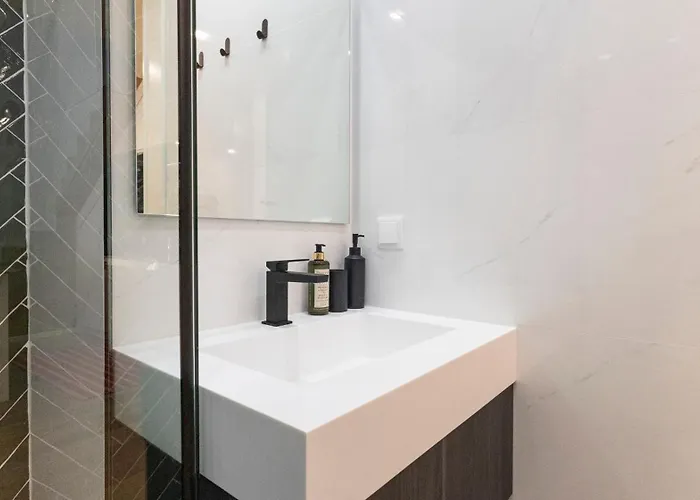 New 3br W Rooftop & Balcony Views By Lovelystay Appartamento Oporto