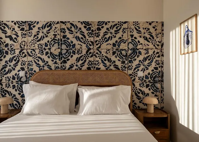 New 3br W Rooftop & Balcony Views By Lovelystay