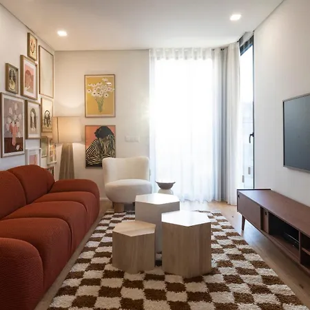 New 3br W Rooftop & Balcony Views By Lovelystay Apartment