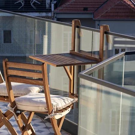 New 3br W Rooftop & Balcony Views By Lovelystay