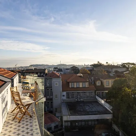 Apartment New 3br W Rooftop & Balcony Views By Lovelystay
