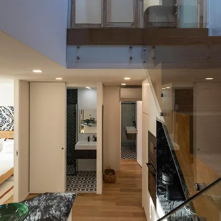 Apartment New 3br W Rooftop & Balcony Views By Lovelystay