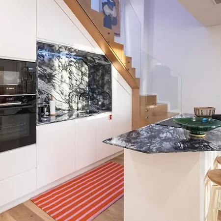 New 3br W Rooftop & Balcony Views By Lovelystay ポルト