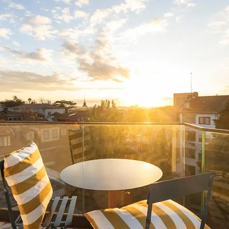 New 3br W Rooftop & Balcony Views By Lovelystay Appartement