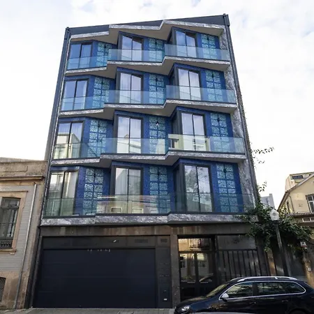 Apartment New 3br W Rooftop & Balcony Views By Lovelystay