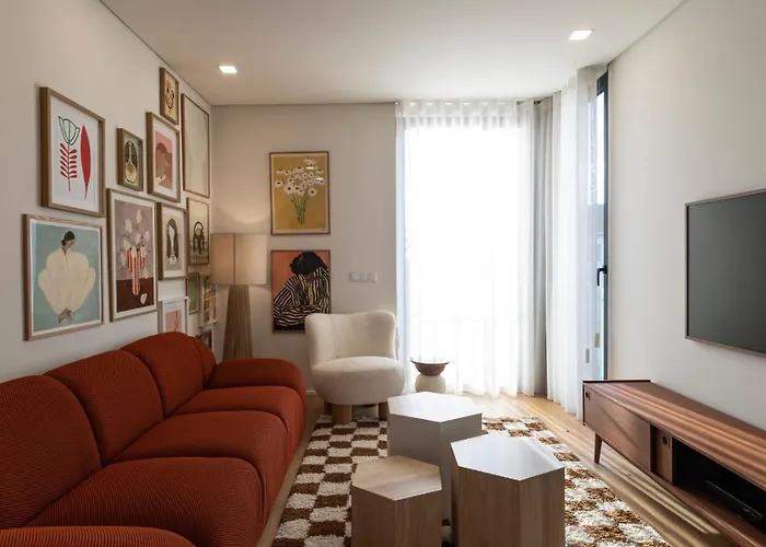 New 3br W Rooftop & Balcony Views By Lovelystay شقة