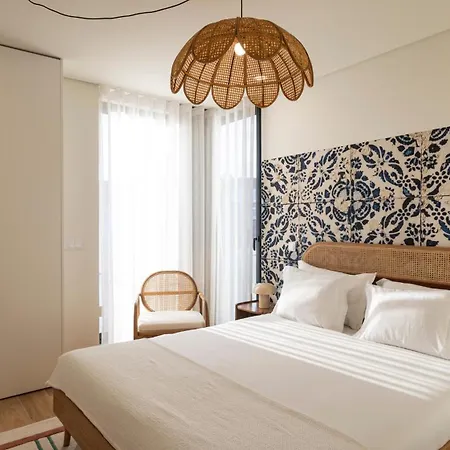 New 3br W Rooftop & Balcony Views By Lovelystay * Oporto