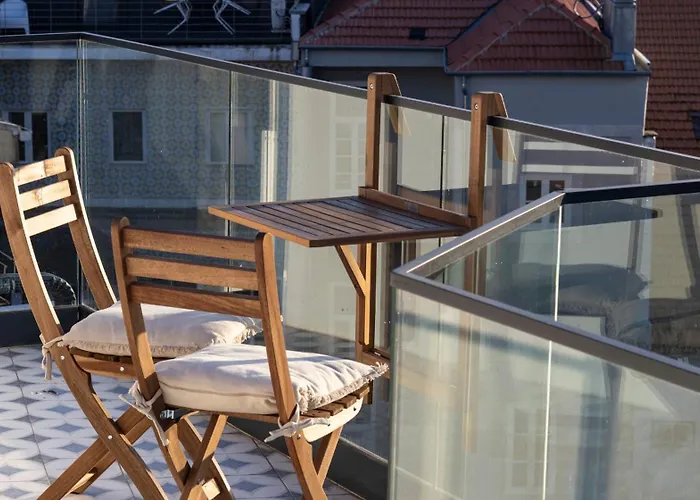New 3br W Rooftop & Balcony Views By Lovelystay